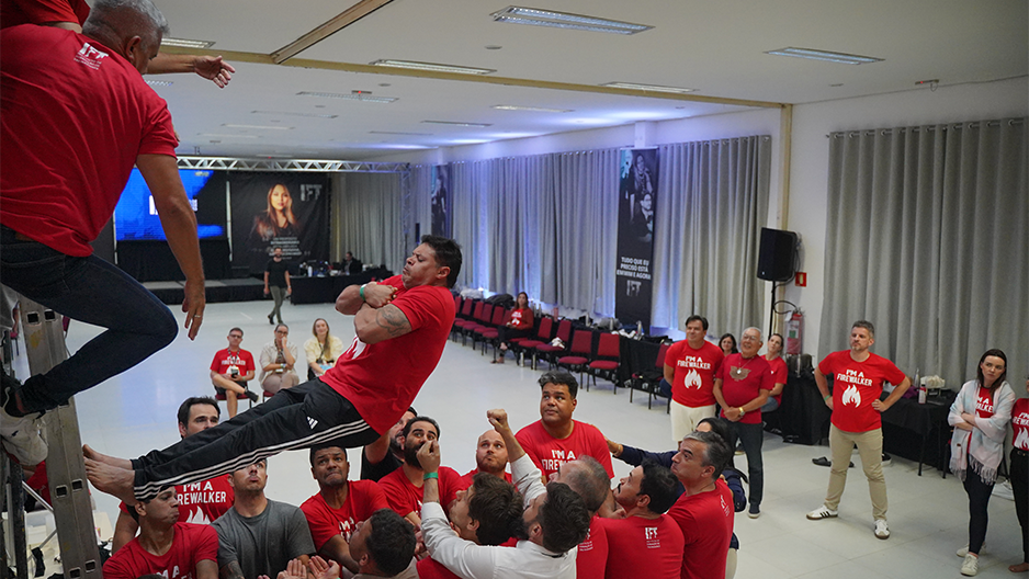 Dinâmica de alto impacto com participantes no evento IFT